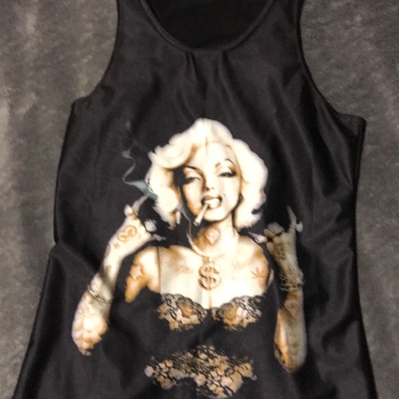Tops - Marilyn Monroe shirt